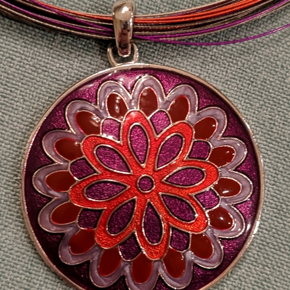 Matching necklace/bracelet/earring set - Picture 2 of 7